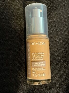 New Revlon Illuminance Skin-Caring Foundation - 201 Creamy Natural Beige